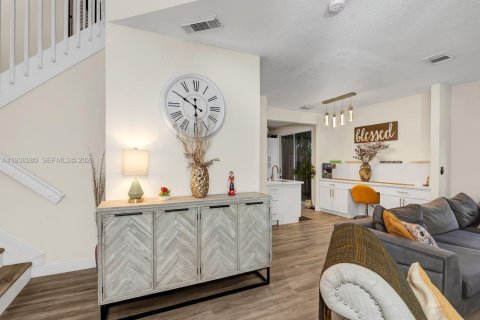 Touwnhouse à louer à Pembroke Pines, Floride: 3 chambres, 153.94 m2 № 1996854 - photo 7