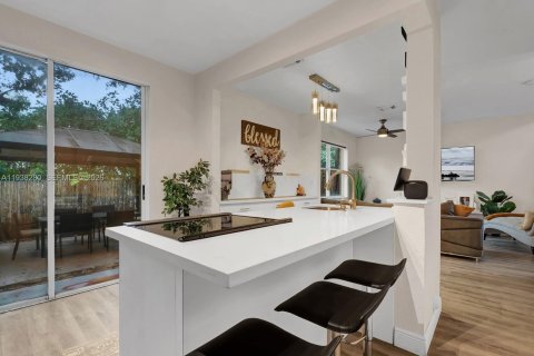 Touwnhouse à louer à Pembroke Pines, Floride: 3 chambres, 153.94 m2 № 1996854 - photo 12