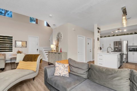 Touwnhouse à louer à Pembroke Pines, Floride: 3 chambres, 153.94 m2 № 1996854 - photo 6