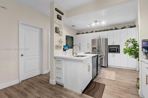 Touwnhouse à louer à Pembroke Pines, Floride: 3 chambres, 153.94 m2 № 1996854 - photo 9