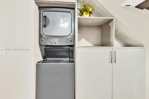 Touwnhouse à louer à Pembroke Pines, Floride: 3 chambres, 153.94 m2 № 1996854 - photo 23