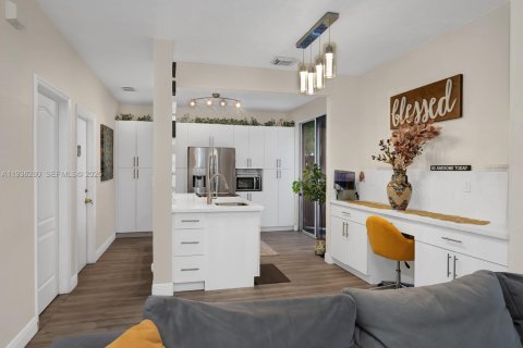 Touwnhouse à louer à Pembroke Pines, Floride: 3 chambres, 153.94 m2 № 1996854 - photo 8