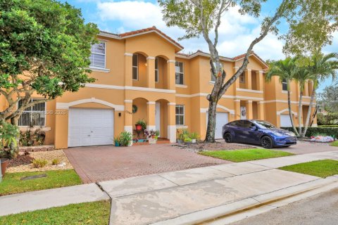 Touwnhouse à louer à Pembroke Pines, Floride: 3 chambres, 153.94 m2 № 1996854 - photo 2