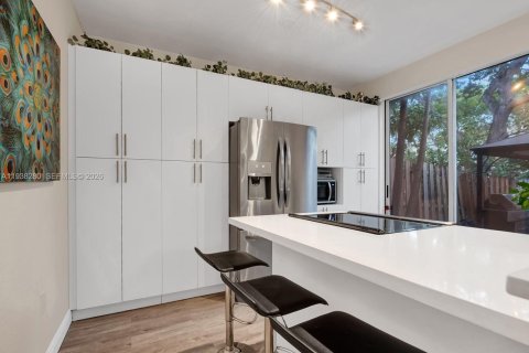 Touwnhouse à louer à Pembroke Pines, Floride: 3 chambres, 153.94 m2 № 1996854 - photo 11