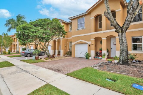 Touwnhouse à louer à Pembroke Pines, Floride: 3 chambres, 153.94 m2 № 1996854 - photo 3