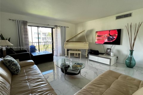 Condo in Weston, Florida, 2 bedrooms  № 1693922 - photo 11