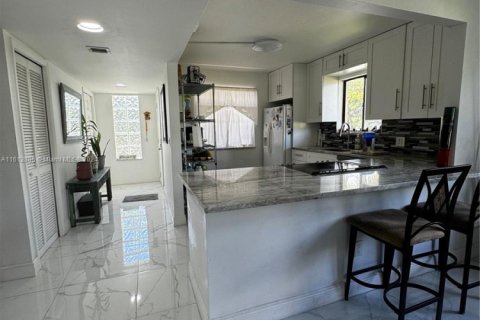 Condo in Weston, Florida, 2 bedrooms  № 1693922 - photo 8