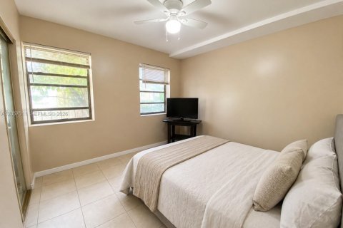 Villa ou maison à louer à Miami, Floride: 3 chambres, 191.94 m2 № 2168101 - photo 9