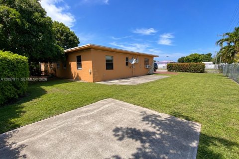 Villa ou maison à louer à Miami, Floride: 3 chambres, 191.94 m2 № 2168101 - photo 11