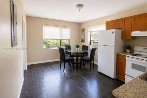 Villa ou maison à louer à Miami, Floride: 3 chambres, 191.94 m2 № 2168101 - photo 5