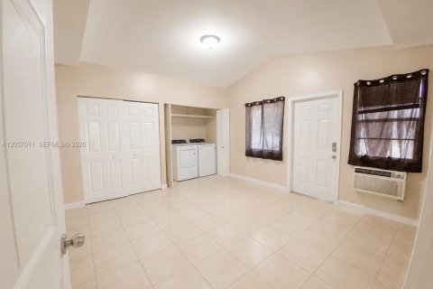 Villa ou maison à louer à Miami, Floride: 3 chambres, 191.94 m2 № 2168101 - photo 7