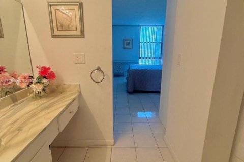 Condominio en venta en Aventura, Florida, 1 dormitorio, 96.43 m2 № 1964276 - foto 16