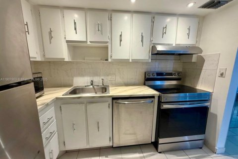 Condominio en venta en Aventura, Florida, 1 dormitorio, 96.43 m2 № 1964276 - foto 11