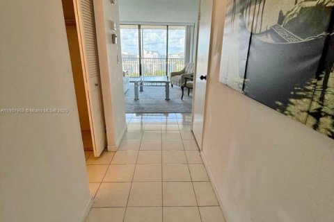 Condominio en venta en Aventura, Florida, 1 dormitorio, 96.43 m2 № 1964276 - foto 8