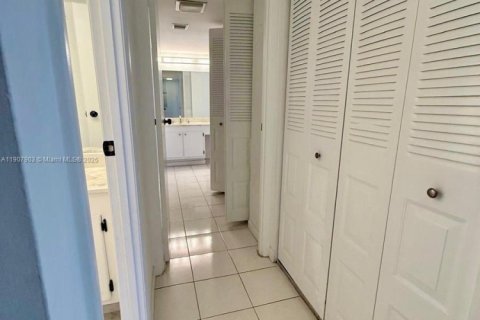 Condominio en venta en Aventura, Florida, 1 dormitorio, 96.43 m2 № 1964276 - foto 12