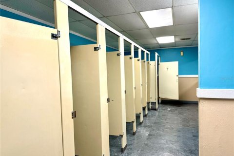 Propiedad comercial en alquiler en Avon Park, Florida № 1554497 - foto 6