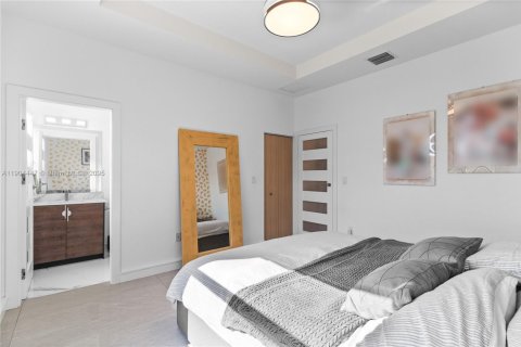 House in Hialeah, Florida 3 bedrooms, 143.07 sq.m. № 1955830 - photo 21