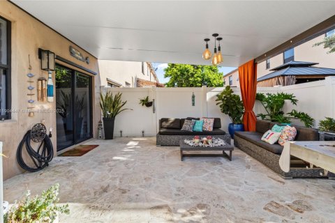 House in Hialeah, Florida 3 bedrooms, 143.07 sq.m. № 1955830 - photo 16