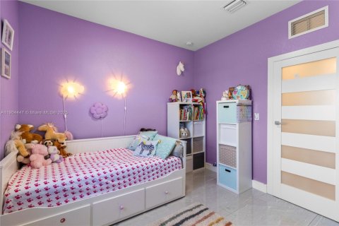 House in Hialeah, Florida 3 bedrooms, 143.07 sq.m. № 1955830 - photo 28