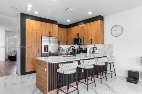 House in Hialeah, Florida 3 bedrooms, 143.07 sq.m. № 1955830 - photo 8