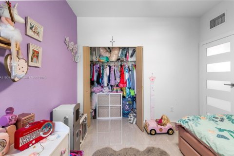 House in Hialeah, Florida 3 bedrooms, 143.07 sq.m. № 1955830 - photo 27