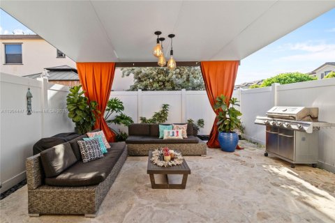 House in Hialeah, Florida 3 bedrooms, 143.07 sq.m. № 1955830 - photo 15