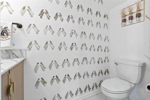 House in Hialeah, Florida 3 bedrooms, 143.07 sq.m. № 1955830 - photo 13