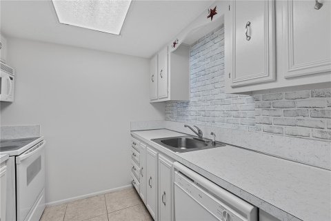 Copropriété à vendre à Ormond Beach, Floride: 2 chambres, 110 m2 № 2218641 - photo 15