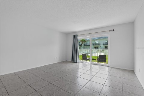 Copropriété à vendre à Ormond Beach, Floride: 2 chambres, 110 m2 № 2218641 - photo 11