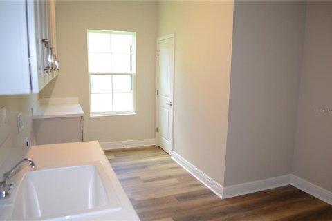 Villa ou maison à louer à Zephyrhills, Floride: 6 chambres, 421.68 m2 № 1791310 - photo 25