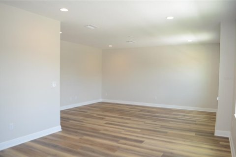 Villa ou maison à louer à Zephyrhills, Floride: 6 chambres, 421.68 m2 № 1791310 - photo 30