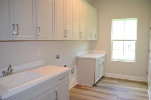 Villa ou maison à louer à Zephyrhills, Floride: 6 chambres, 421.68 m2 № 1791310 - photo 24