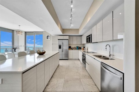 Купить кондоминиум в Халландейл-Бич, Флорида 3 спальни, 161.37м2, № 2009529 - фото 14