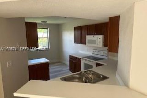 Condo in Coral Springs, Florida, 3 bedrooms № 1985804 - photo 9
