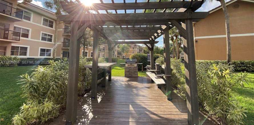 Condo in Coral Springs, Florida, 3 bedrooms № 1985804