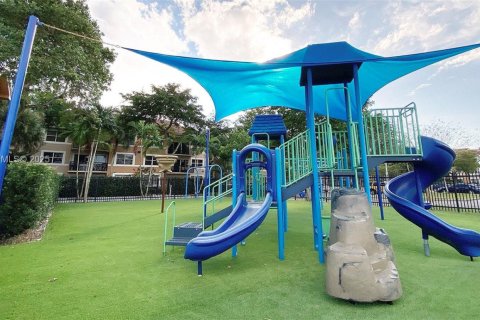 Condo in Coral Springs, Florida, 3 bedrooms № 1985804 - photo 4