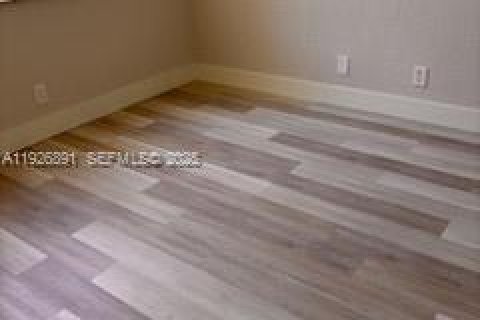 Condo in Coral Springs, Florida, 3 bedrooms № 1985804 - photo 11