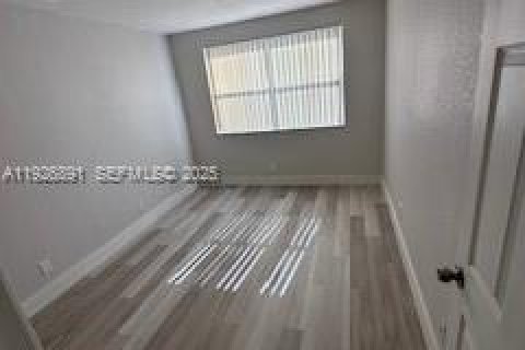 Condo in Coral Springs, Florida, 3 bedrooms № 1985804 - photo 8