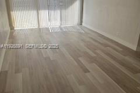 Condo in Coral Springs, Florida, 3 bedrooms № 1985804 - photo 10