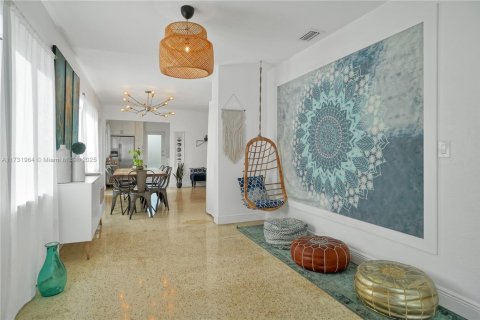 Commercial property in Miami, Florida 120.77 sq.m. № 1985006 - photo 11