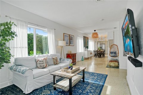 Commercial property in Miami, Florida 120.77 sq.m. № 1985006 - photo 10