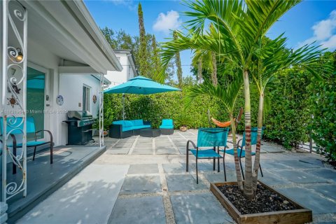 Commercial property in Miami, Florida 120.77 sq.m. № 1985006 - photo 9