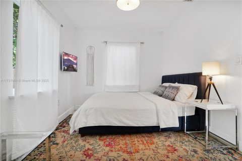 Commercial property in Miami, Florida 120.77 sq.m. № 1985006 - photo 17