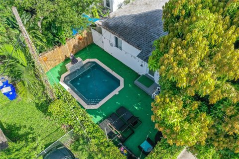 Commercial property in Miami, Florida 120.77 sq.m. № 1985006 - photo 3