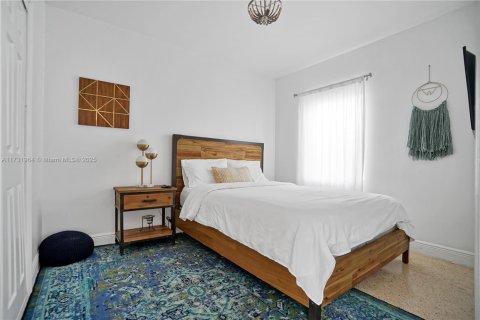 Commercial property in Miami, Florida 120.77 sq.m. № 1985006 - photo 22