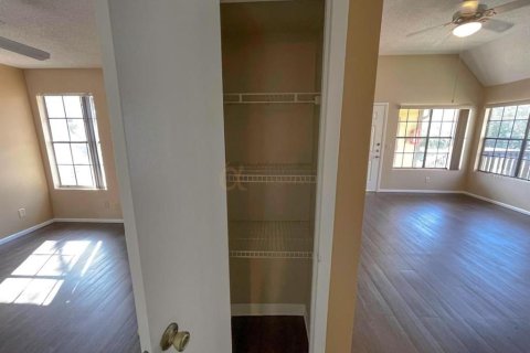 Condo in Altamonte Springs, Florida, 1 bedroom  № 2386097 - photo 18