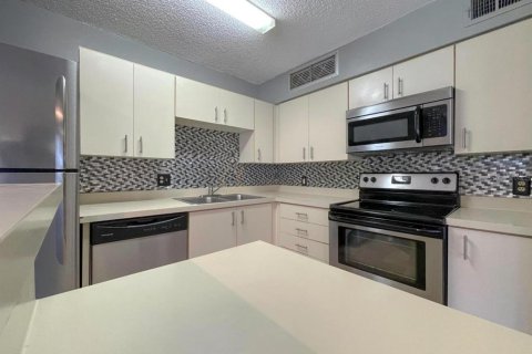 Condo in Altamonte Springs, Florida, 1 bedroom  № 2386097 - photo 13