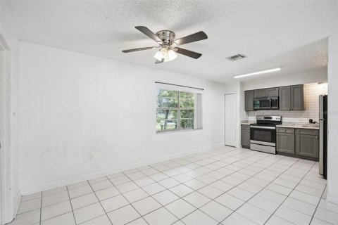 House in Orange City, Florida 3 bedrooms, 105.35 sq.m. № 2157634 - photo 16