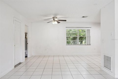 House in Orange City, Florida 3 bedrooms, 105.35 sq.m. № 2157634 - photo 13
