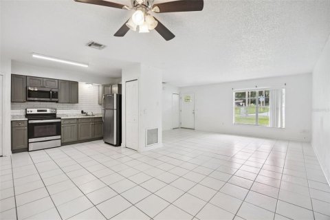 House in Orange City, Florida 3 bedrooms, 105.35 sq.m. № 2157634 - photo 15